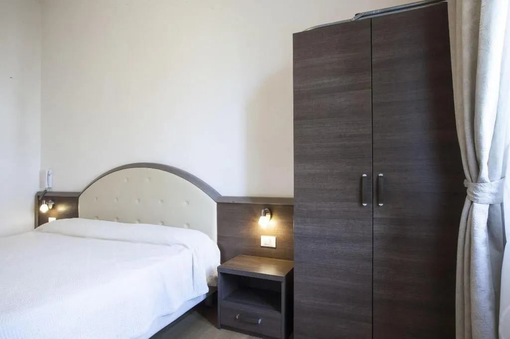 Room, Albergo Amalfi Milano, Milan