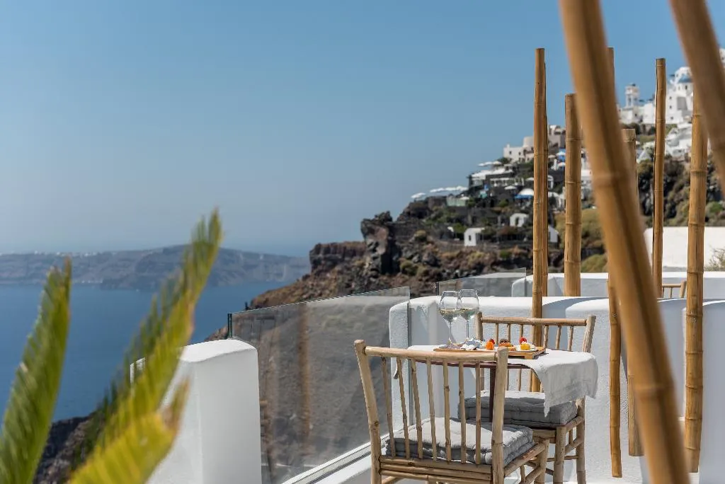 JUNIOR SUITE STANDARD Room, Cocoon Suites, Santorini