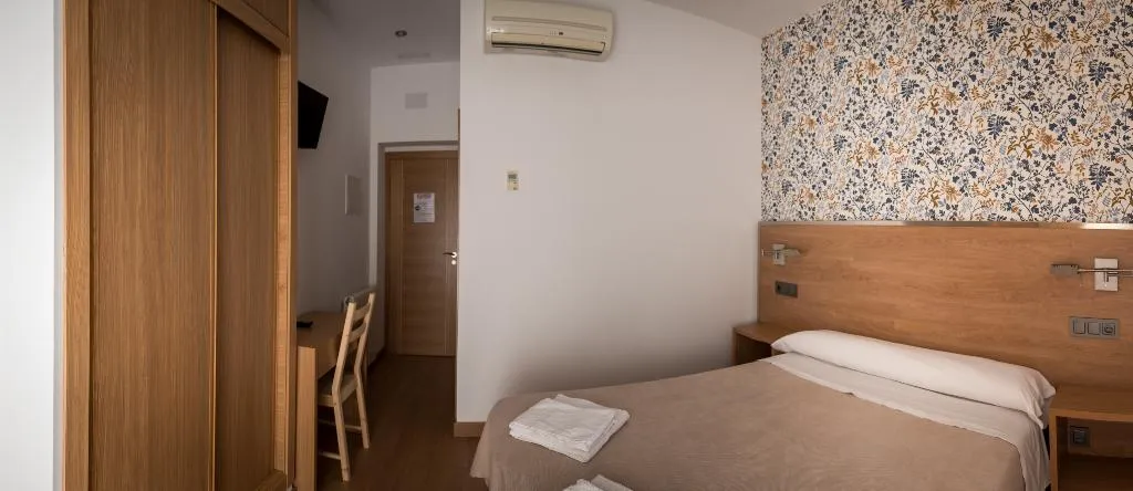DOUBLE STANDARD Room, San Antonio, Madrid