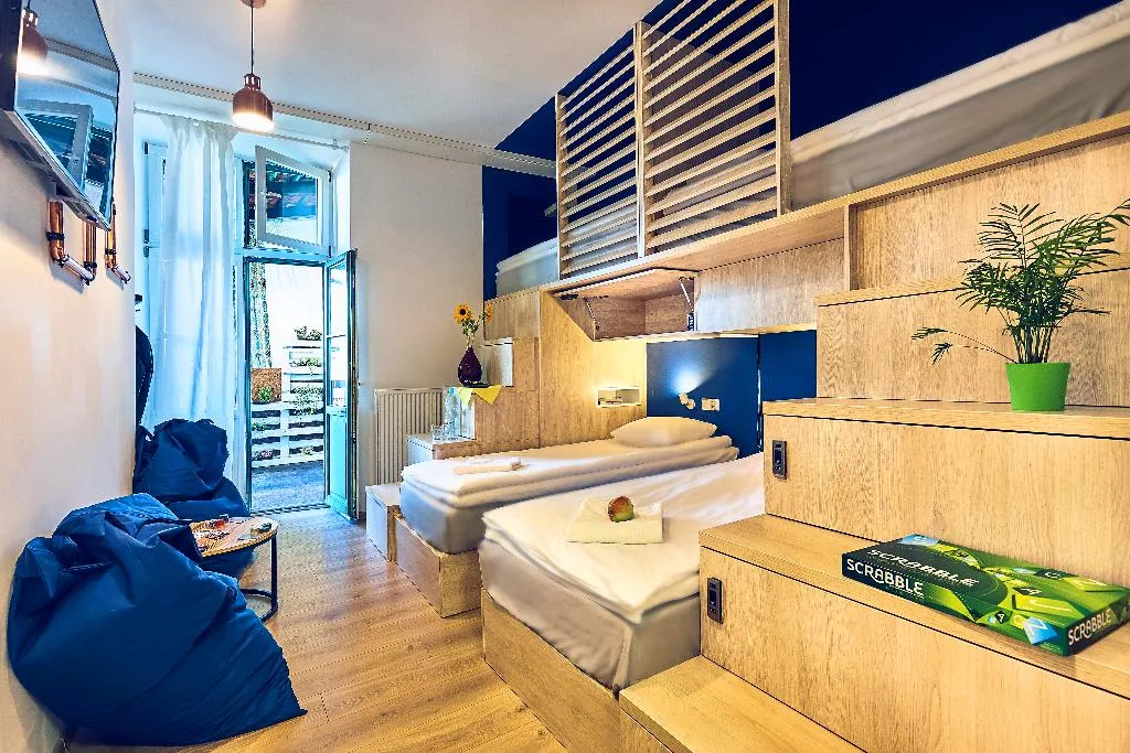 QUADRUPLE STANDARD Room, Draggo House- Hostel, Krakow