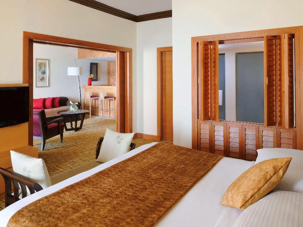 SUITE EXECUTIVE Room, Movenpick Hotel Jumeirah Beach, Dubai