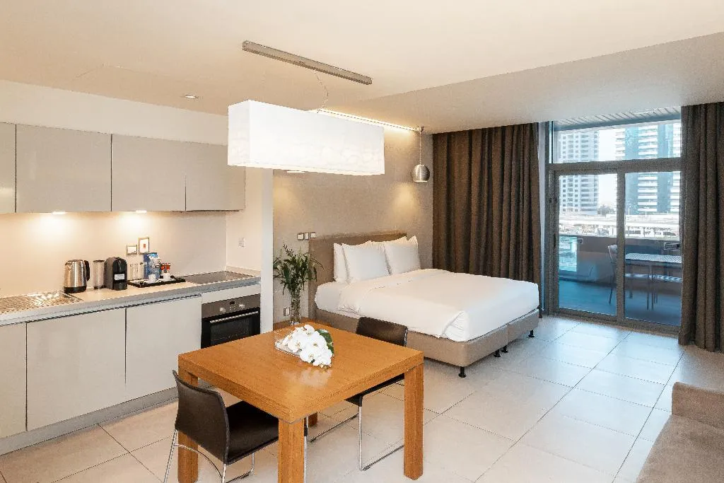 STUDIO WITH BALCONY Room, Radisson Blu Residence Dubai Marina, Dubai