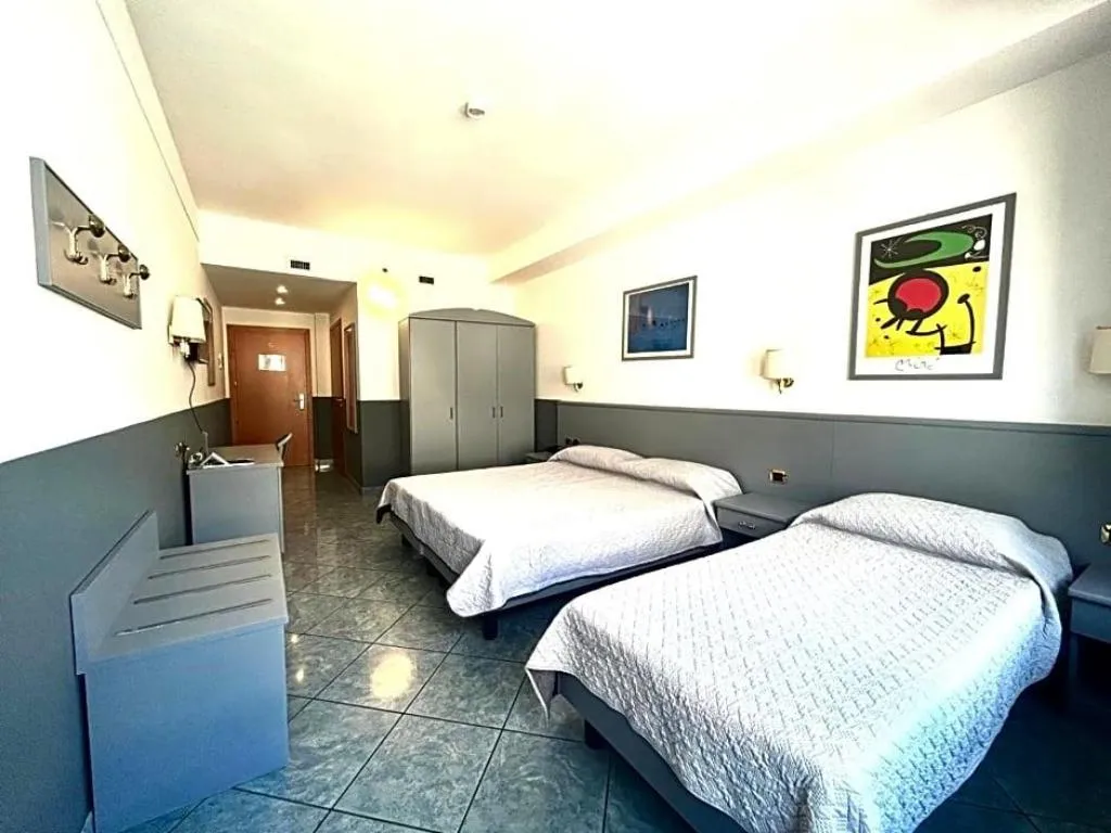 Room, Kebhotel, Milan