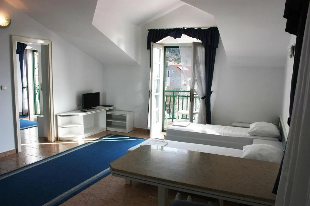 Room, Ivan, Split