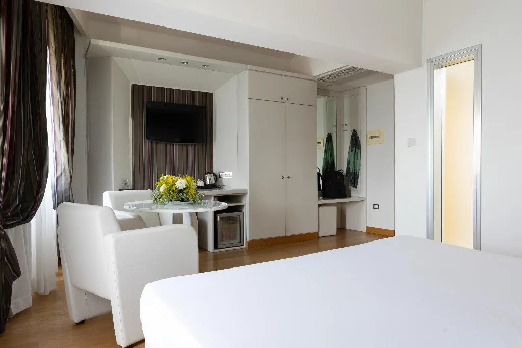 SUITE STANDARD Room, Royal Caserta Hotel, Naples