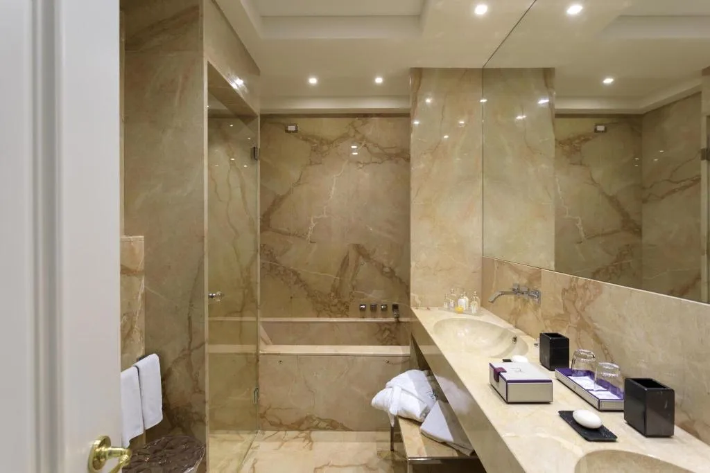 JUNIOR SUITE KING SIZE BED Room, Grand Hotel Des Étrangers, Catania
