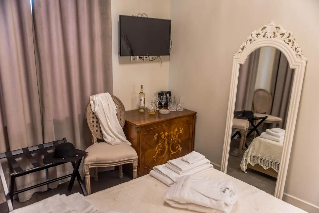 JUNIOR SUITE STANDARD Room, Kyria Boutique House, Athens