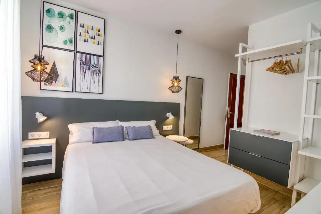 Double or Twin STANDARD Room, Hostal Restaurante La Isla S.L., Menorca