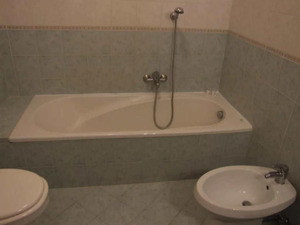 Room, Dania, Naples