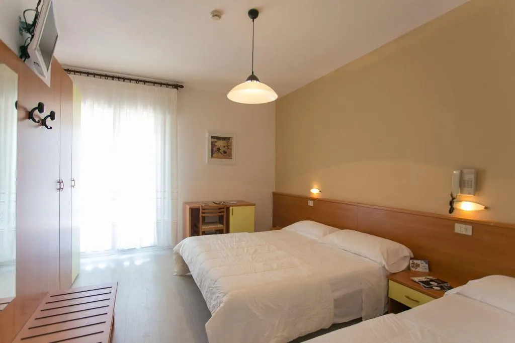Room, Domingo, Venice