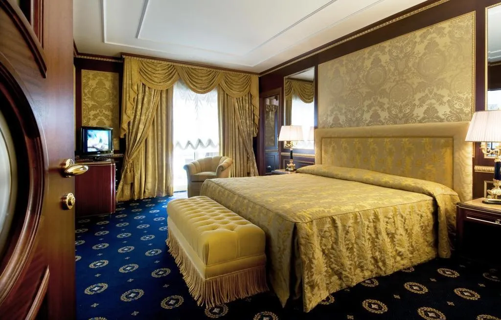 General view, Splendid, Milan