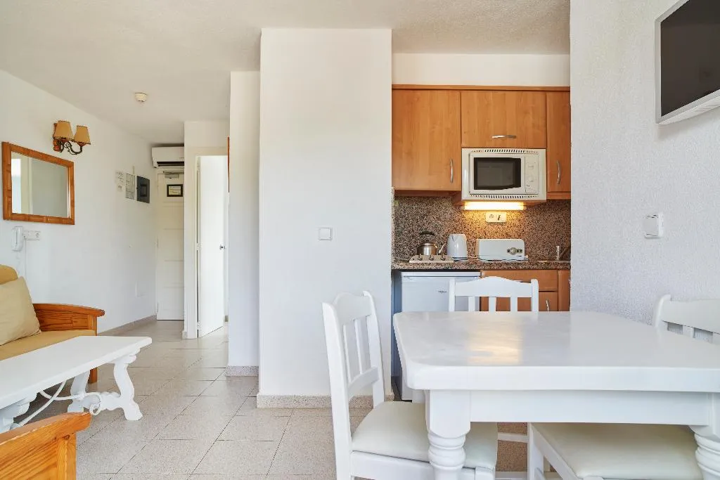 APARTMENT STANDARD Room, APARTAMENTOS CASA LUIS by INVISA, Ibiza