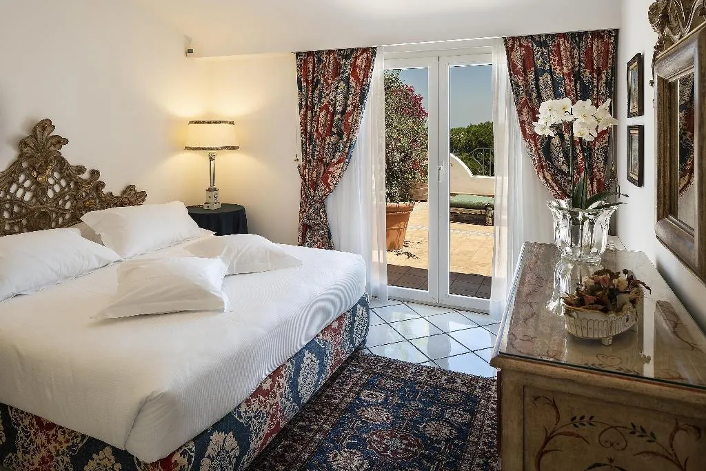 Room, Excelsior Belvedere Hotel & Spa, Naples