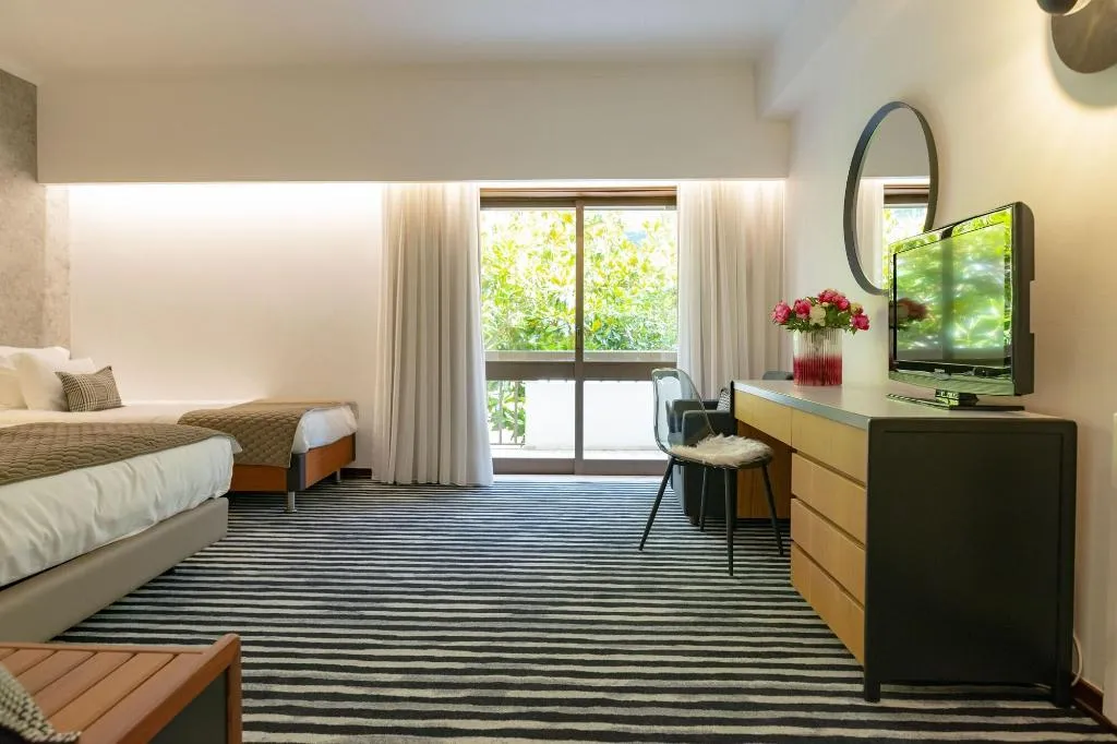 Room, Dom Afonso, Madeira