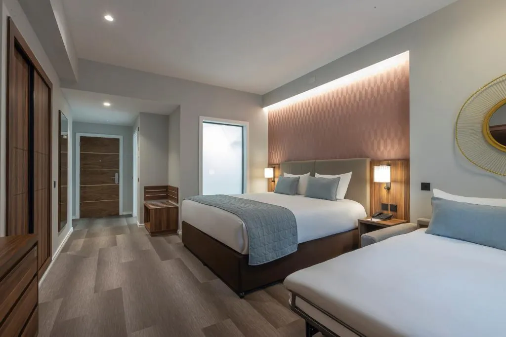 FAMILY ROOM DELUXE Room, Hotel Riu Plaza The Gresham Dublin, Dublin