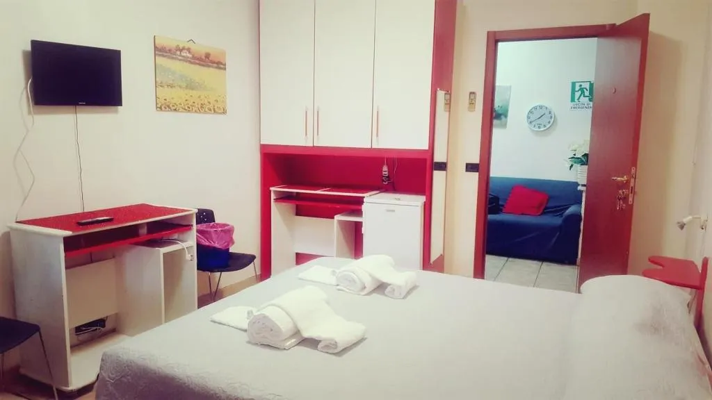 Room, B&B Piazza Ragusa, Naples
