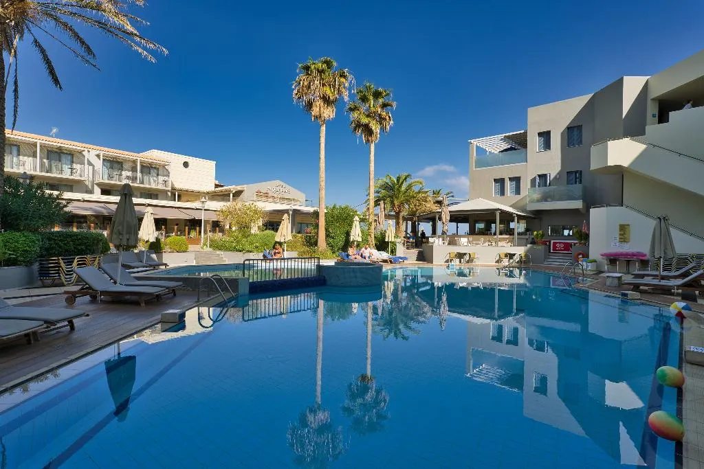 Pool, Pearl Beach, Crete