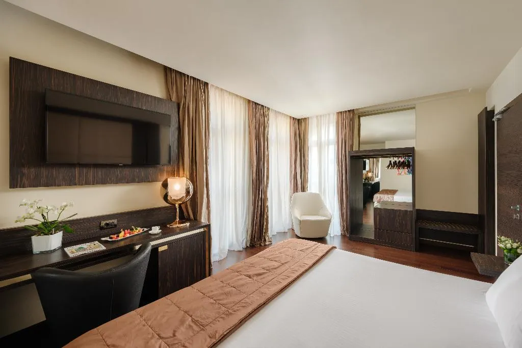 DOUBLE SINGLE USE EXECUTIVE Room, The Square Milano Duomo, Milan