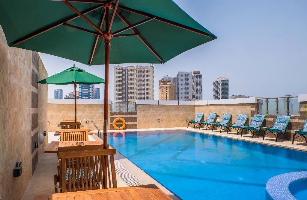 Pool, Tulip Inn Al Khan, Dubai