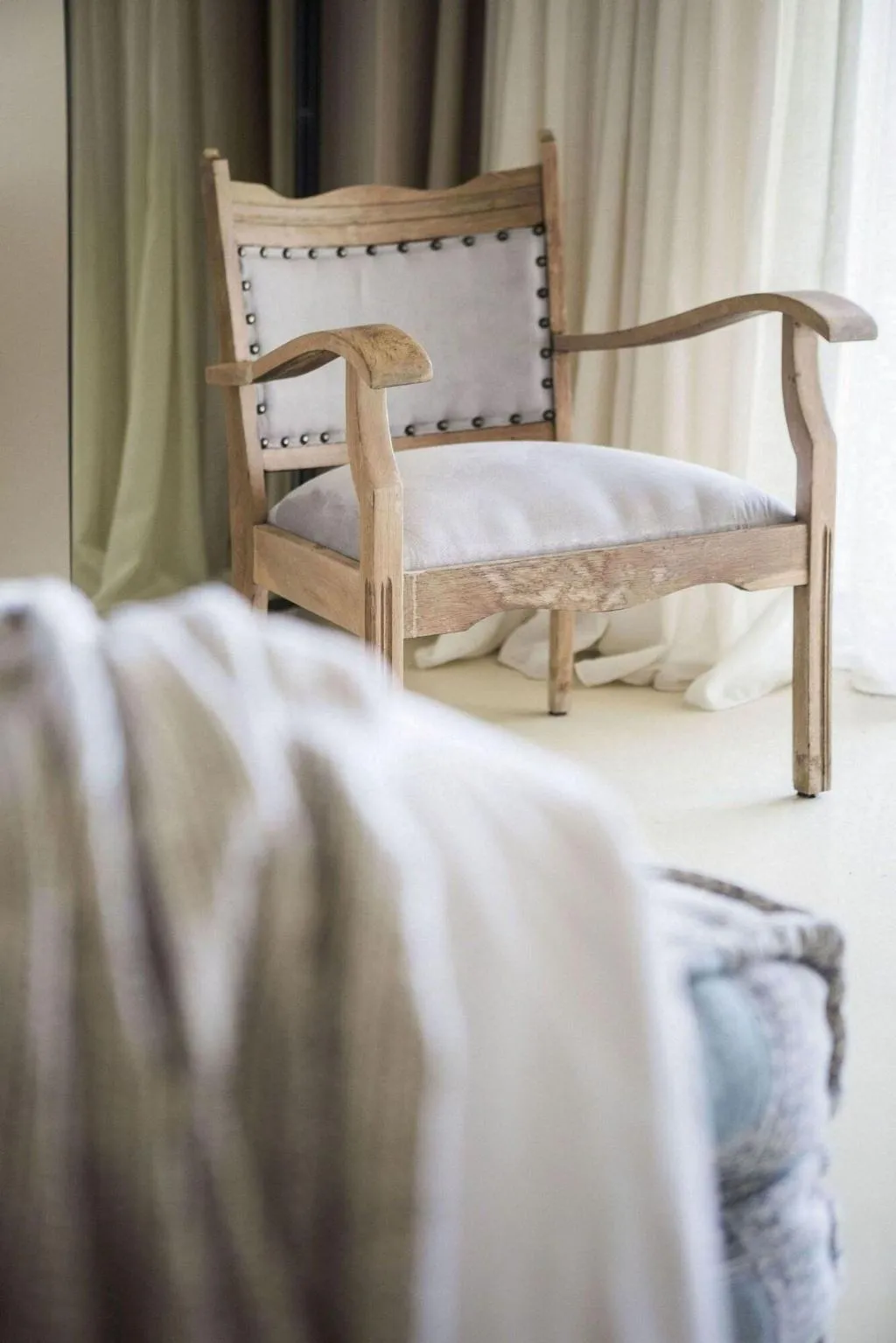 Room, F Zeen, Kefallinia
