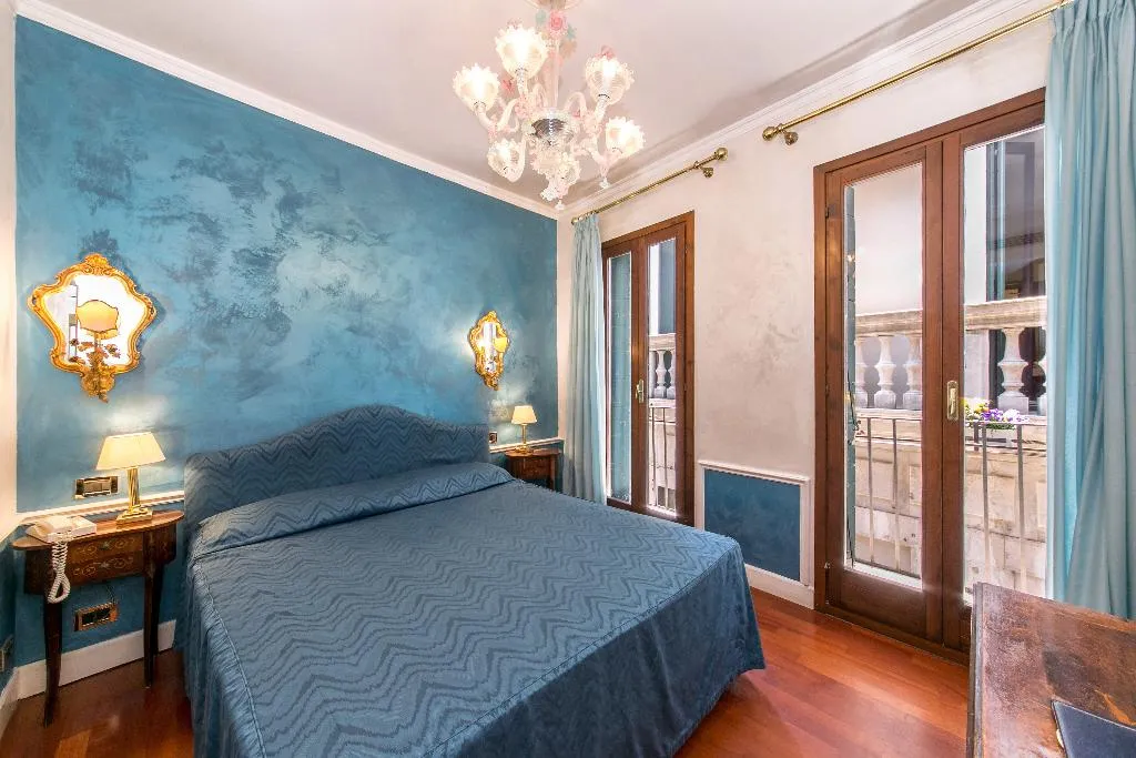 DOUBLE SINGLE USE STANDARD Room, Pantalon, Venice
