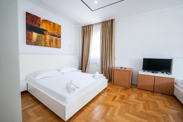 Thea Hotel, Kavaje