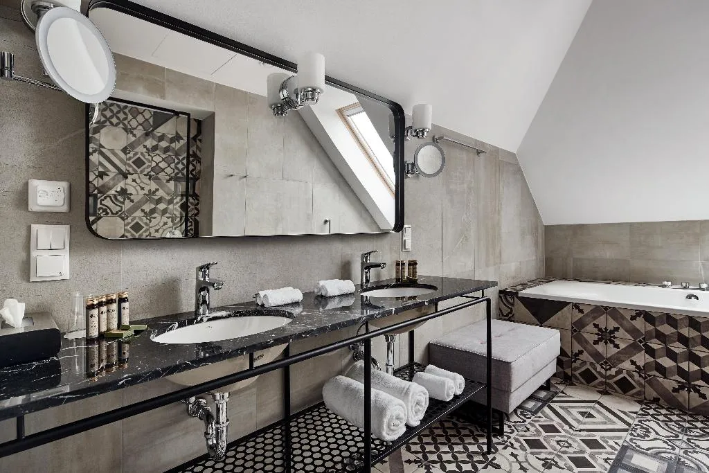 SUITE KING BED ONE BEDROOM  Room, Hotel Indigo Krakow Old Town, Krakow