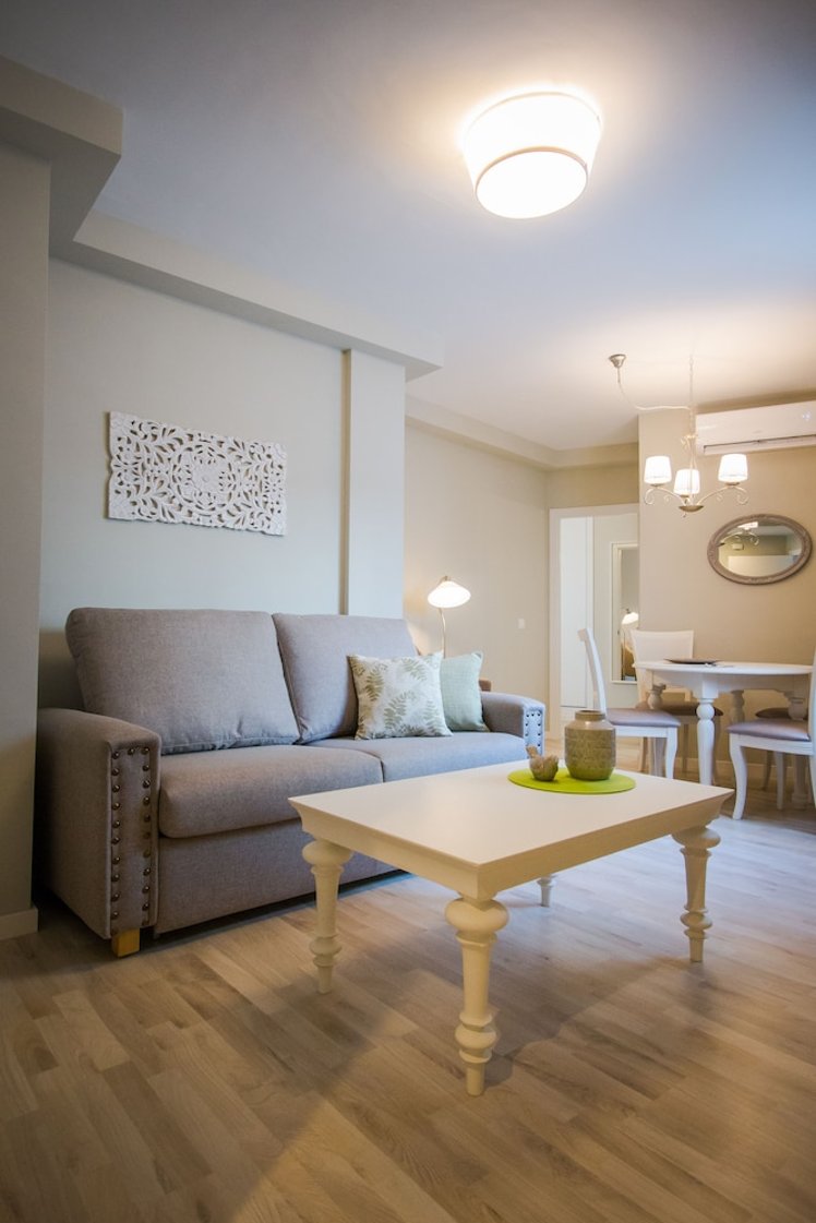 Holidays2Malaga Suites Apartments, Costa Del Sol