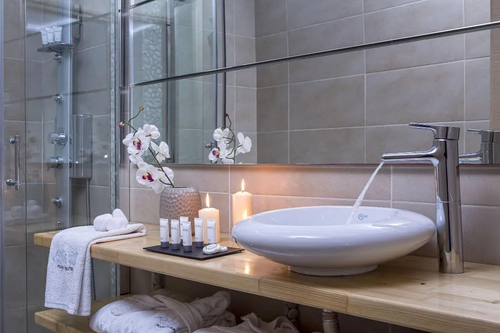 TRIPLE QUEEN SIZE BED Room, Callia Retreat Suites, Santorini