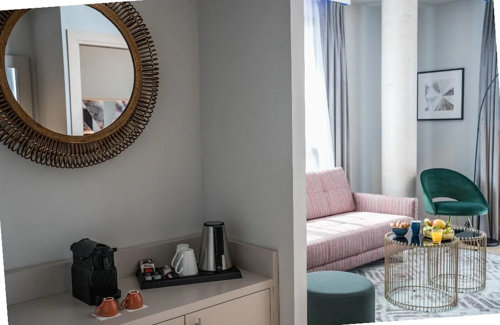 JUNIOR SUITE CAPACITY 3 Room, Leonardo Royal Hotel Barcelona Fira, Barcelona