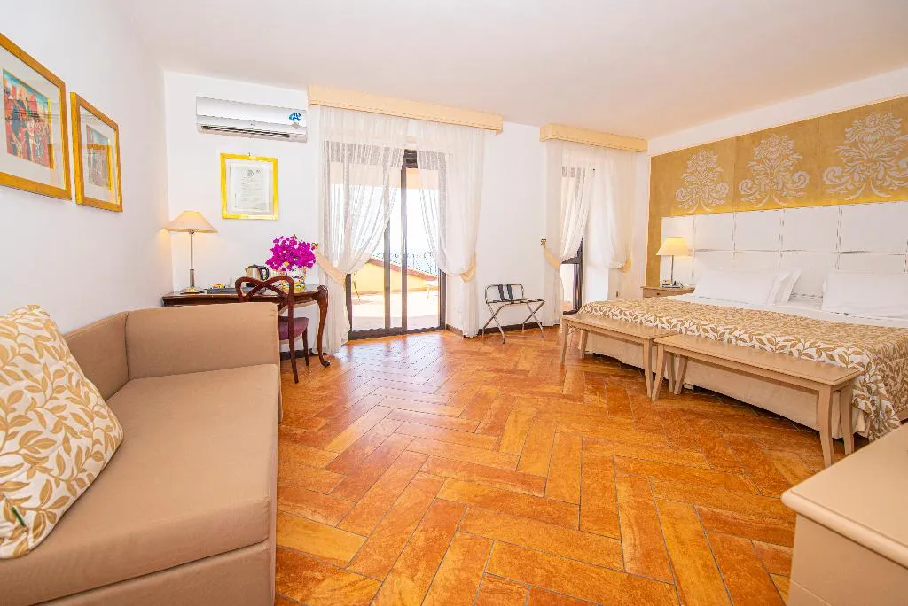 TRIPLE LUXURY Room, Baia Taormina Hotel CDS Hotels, Taormina