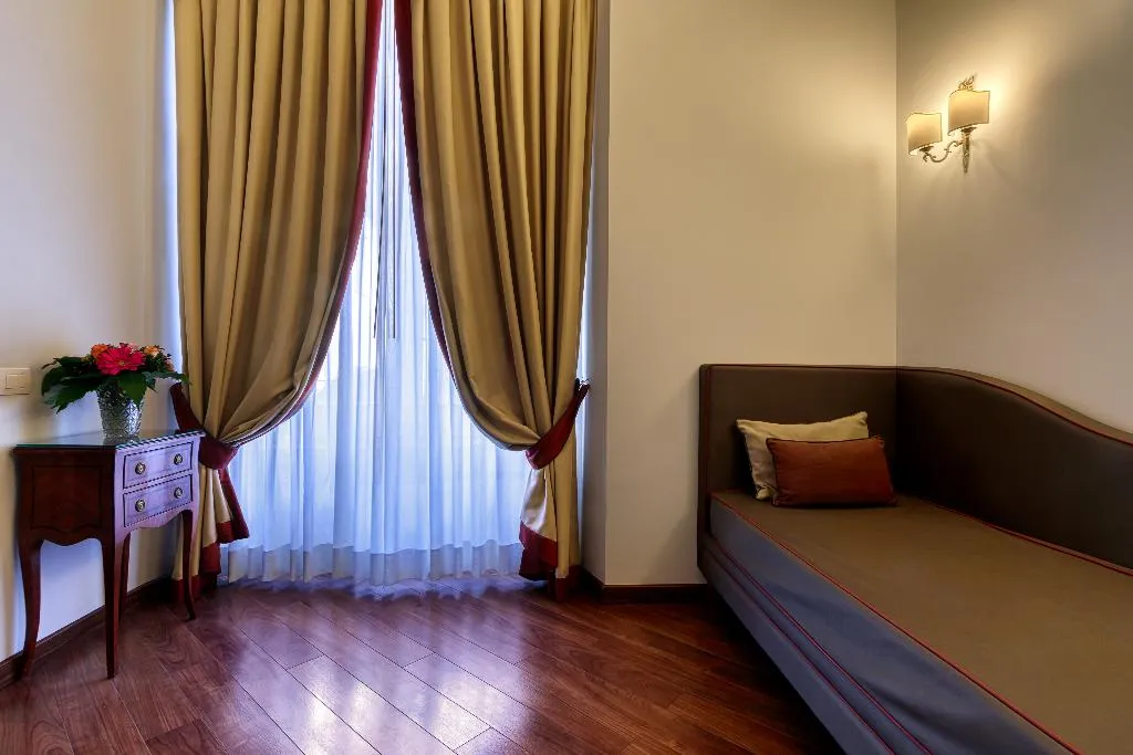 TRIPLE SUPERIOR Room, Decumani Hotel de Charme, Naples
