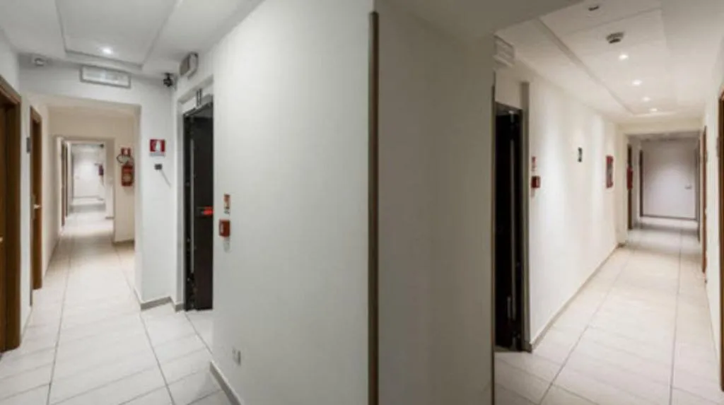 Lobby, California, Rome