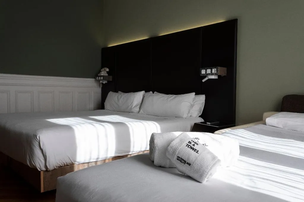 TRIPLE STANDARD Room, Petit Palace Lealtad Plaza, Madrid