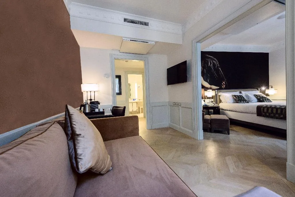 JUNIOR SUITE KING SIZE BED Room, Indigo Hotel Rome - St. George, Rome