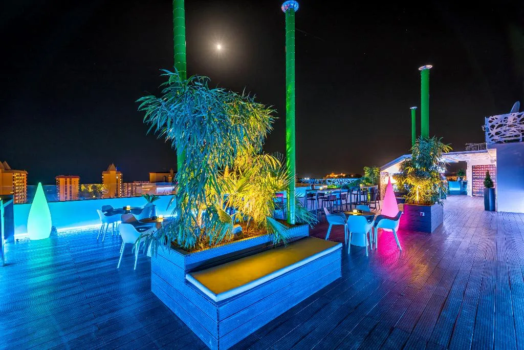 Terrace, Aparthotel Veramar, Costa Del Sol