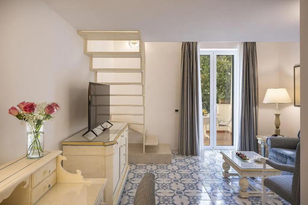 Room, Excelsior Belvedere Hotel & Spa, Naples