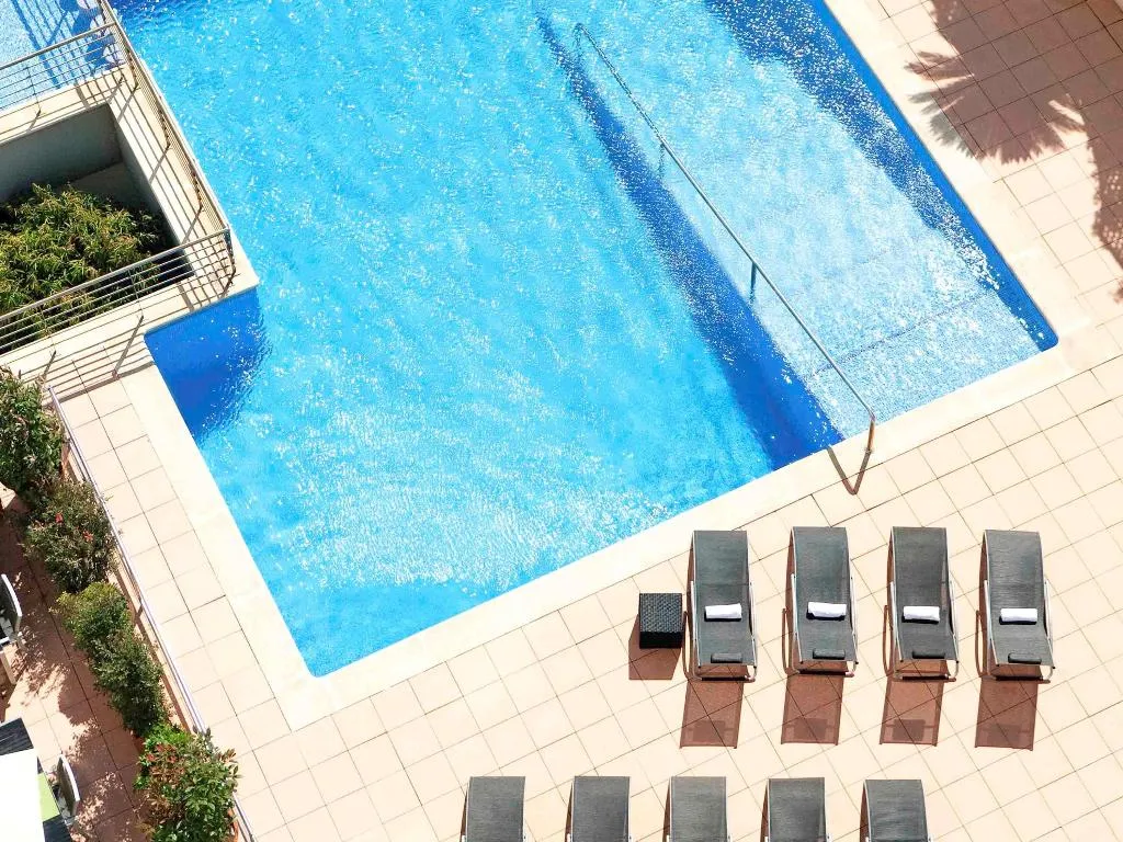 Pool, ibis Styles Barcelona Sant Joan Despi, Barcelona