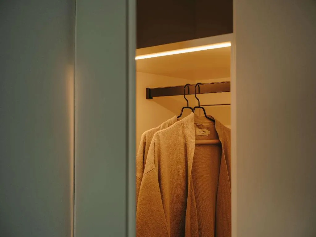 Room, Regina, Barcelona