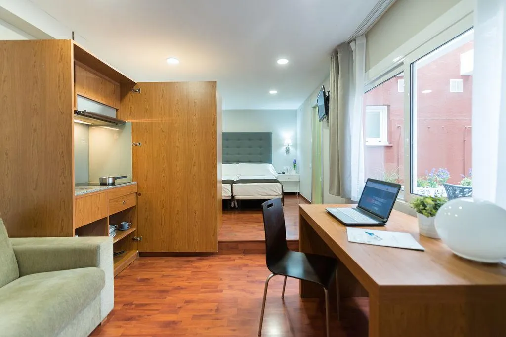 DOUBLE WITH KITCHENETTE Room, Senator Barcelona Apartments, Barcelona