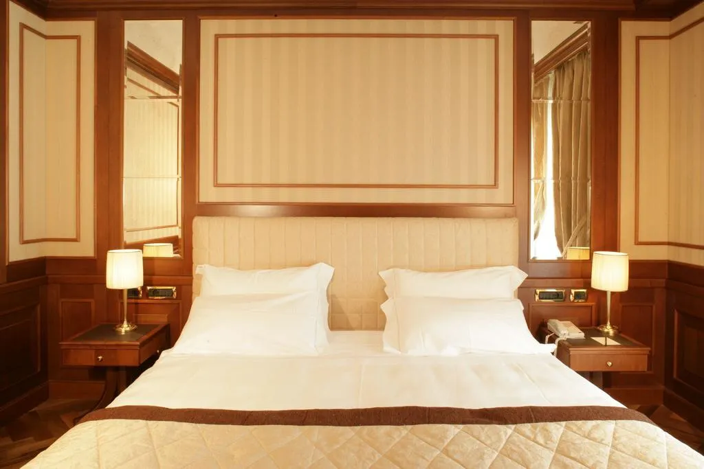 Room, Manzoni, Milan