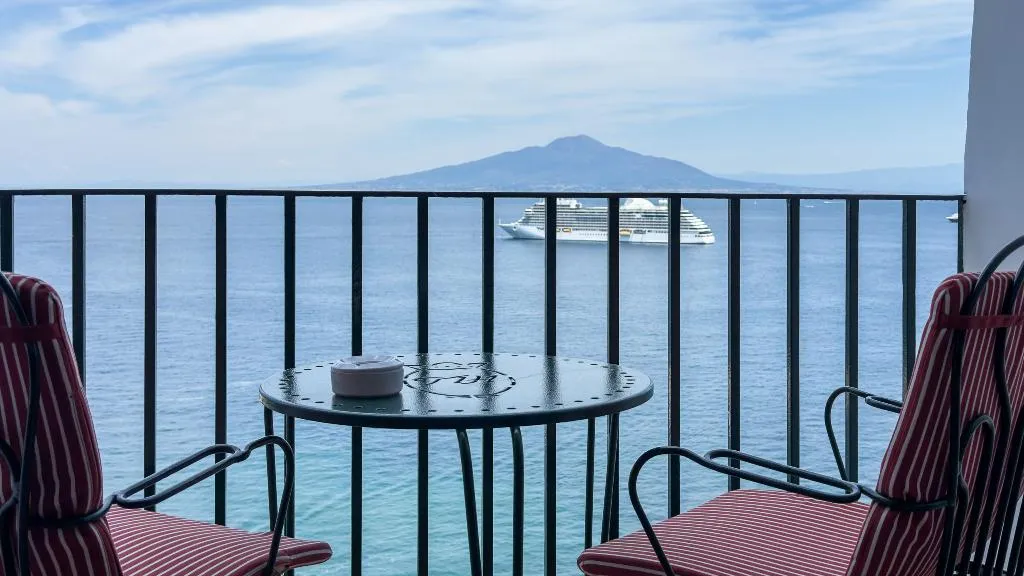 SUITE EXECUTIVE SEA VIEW Room, Grand Hotel Europa Palace, Naples