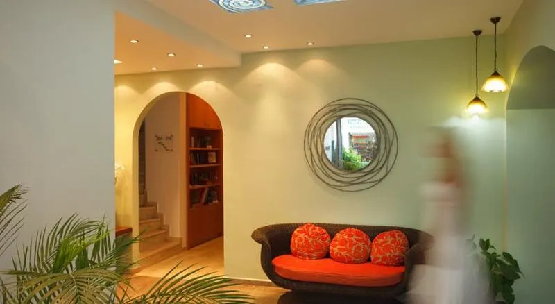 Lobby, Sofia, Crete