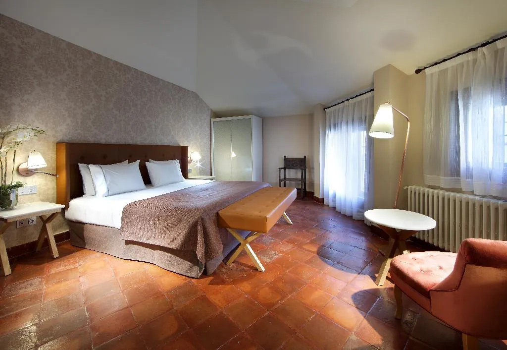 Room, Dorma Casa de los Linajes, Madrid