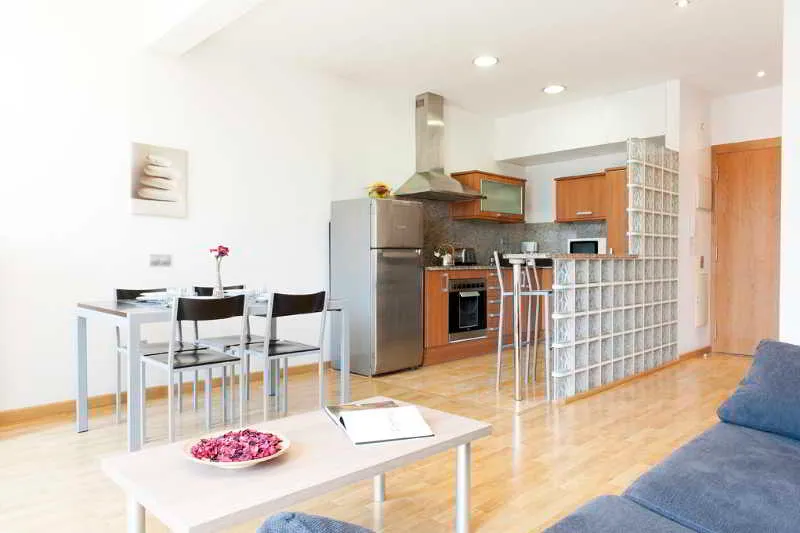 APARTMENT CAPACITY 2 TWO BEDROOMS Room, MH Apartments S. Familia, Barcelona