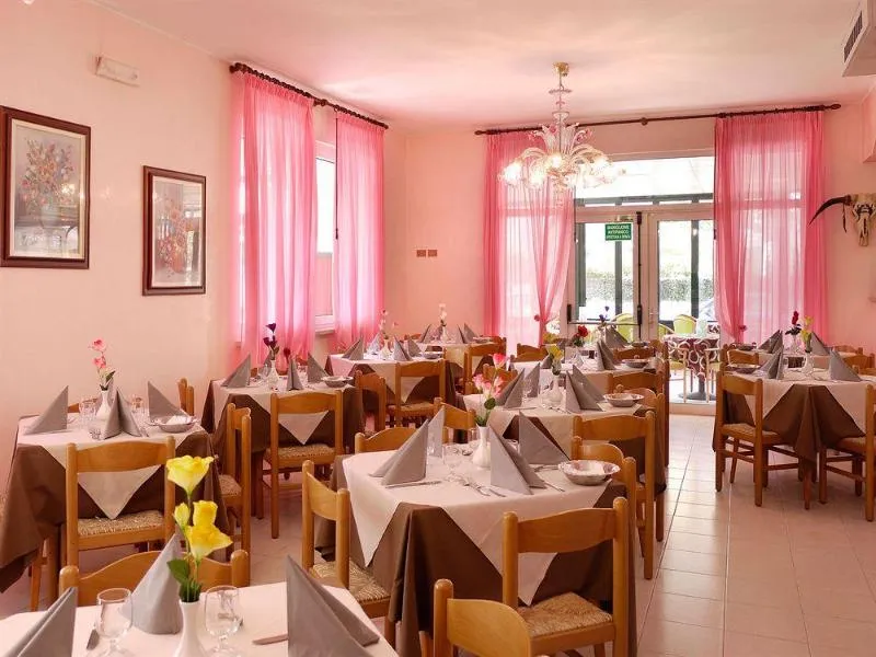 Restaurant, Beach 2, Venice