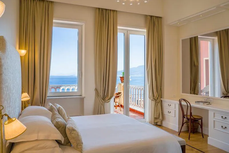 DOUBLE DELUXE Room, Grand Hotel Excelsior Vittoria Spa, Naples