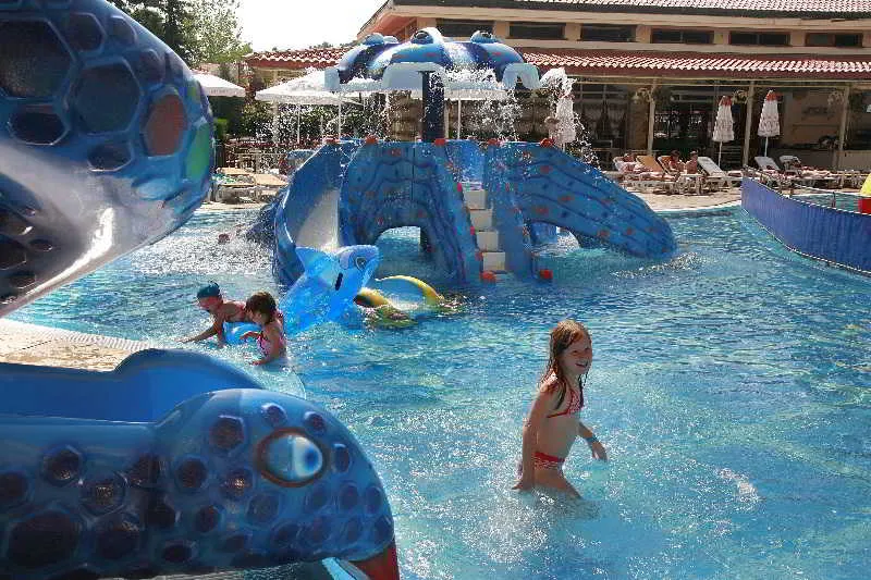 Pool, Alba, Bourgas