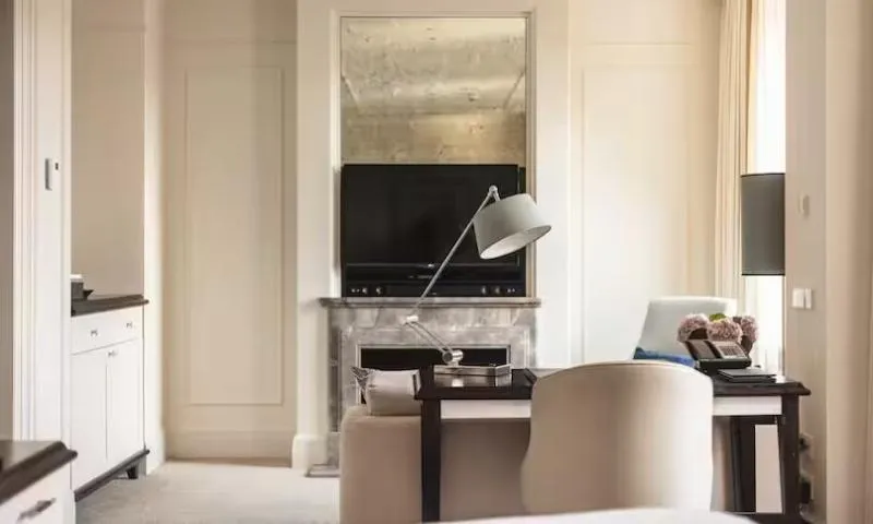 JUNIOR SUITE GARDEN VIEW WITH BALCONY Room, Waldorf Astoria Amsterdam, Amsterdam