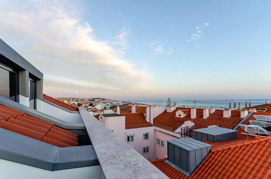 DOUBLE PREMIUM Room, The Emerald House Lisbon, Curio Collection by Hilt, Lisbon